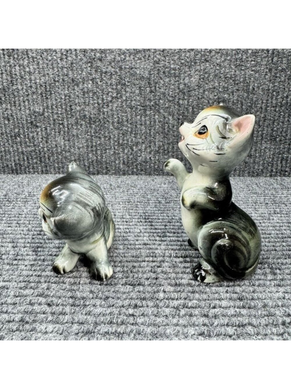 Vintage Cat Kitten Figurine Pair Japan Ceramic Gray Tabby Scratching Face Glazed - Picture 4 of 10